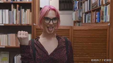 leaky librarian & the panty obsession|Leaky Librarian & The Panty Obsession Siri Dahl, Lily Lou, Van。